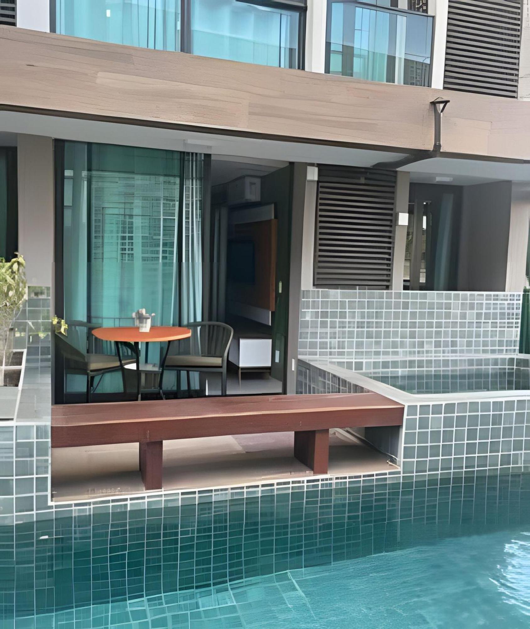 Flat Terreo Com Piscina Privativa *